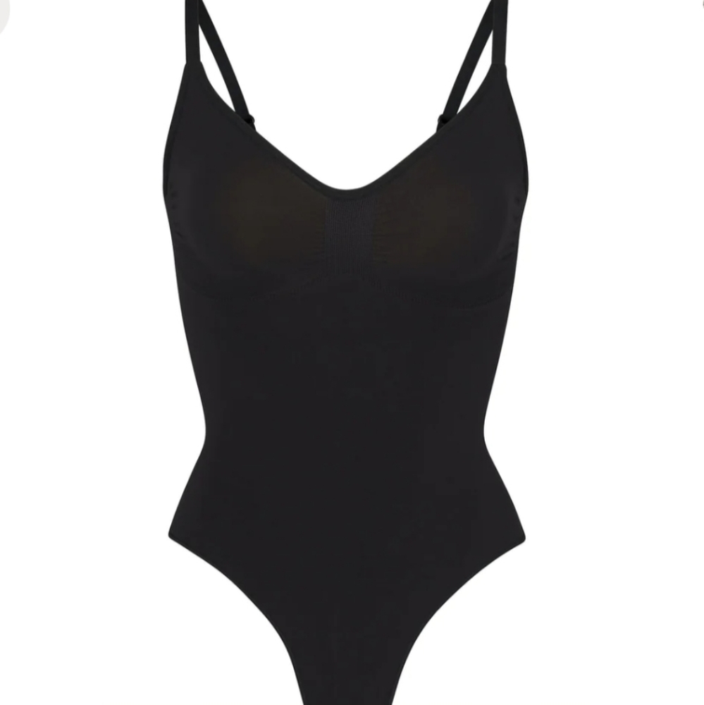 Skims Seamless sculpt thong bodysuit